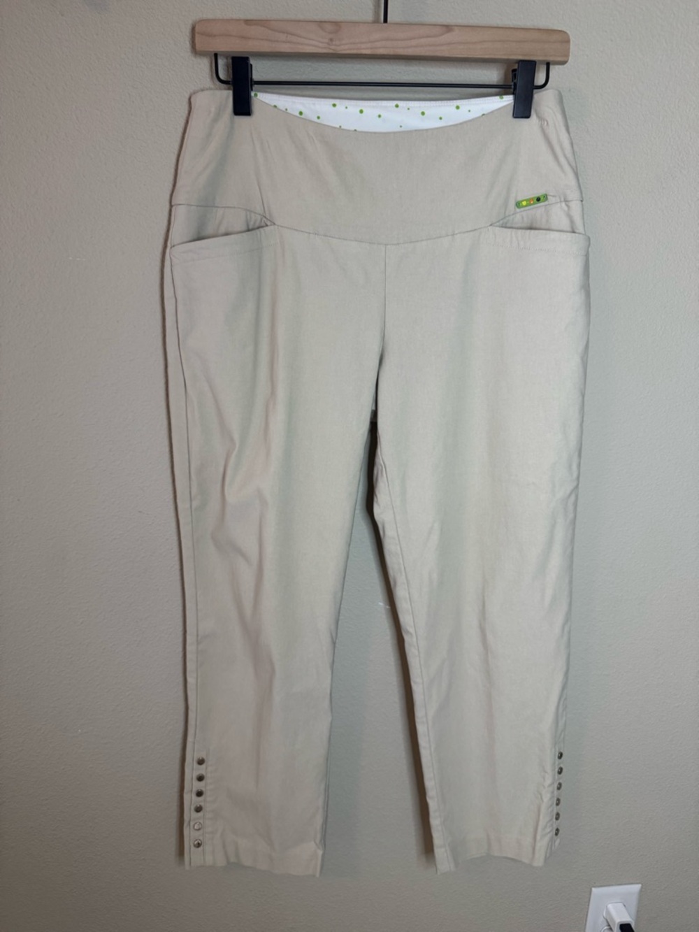 Swing Control Beige Capri Pants Size 8 Pull On Stretch